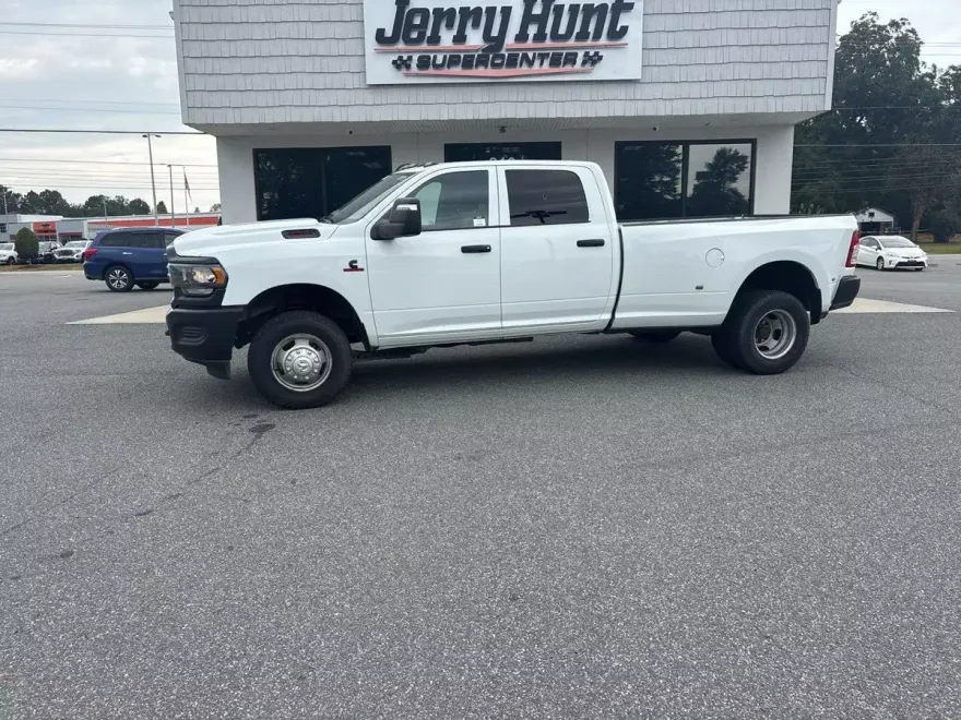 2024 Ram 3500 Tradesman photo 1