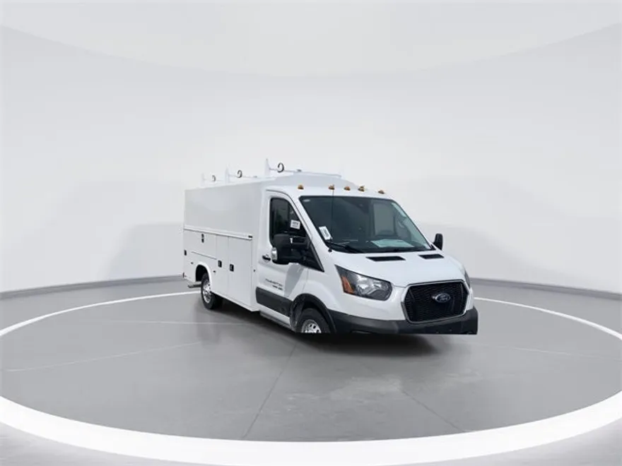 2024 Ford Transit Cutaway photo 1
