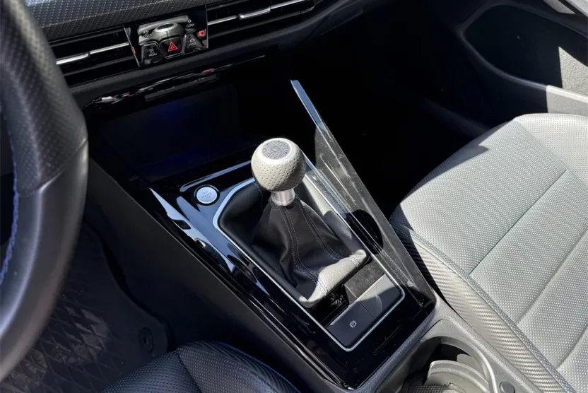2023 Volkswagen Golf R photo 1