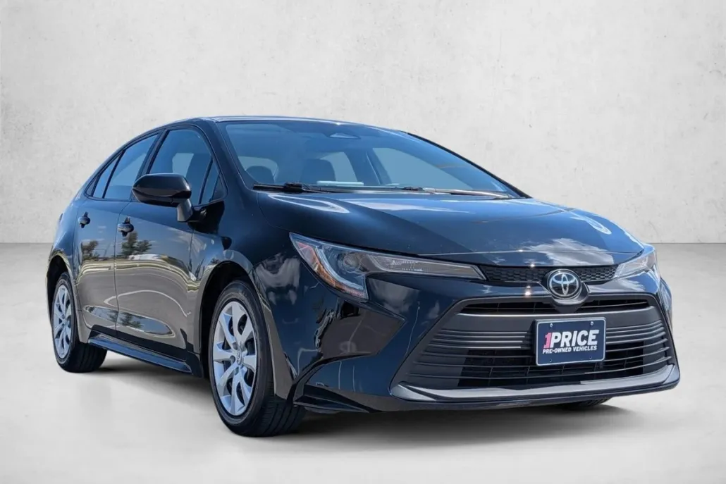 2023 Toyota Corolla LE photo 1