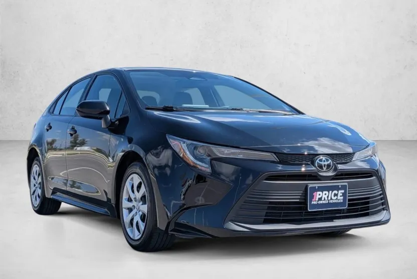 2023 Toyota Corolla LE photo 1
