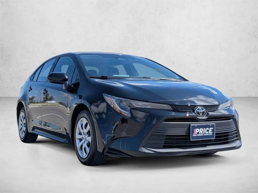2023 Toyota Corolla LE photo 1