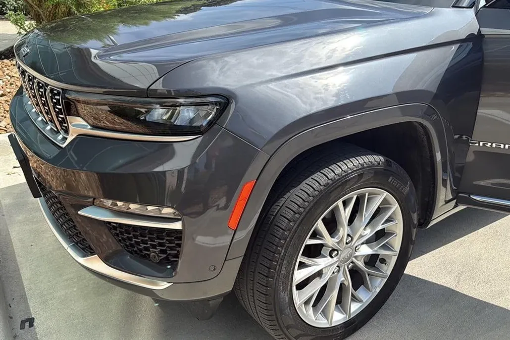 2022 Jeep Grand Cherokee Summit photo 1