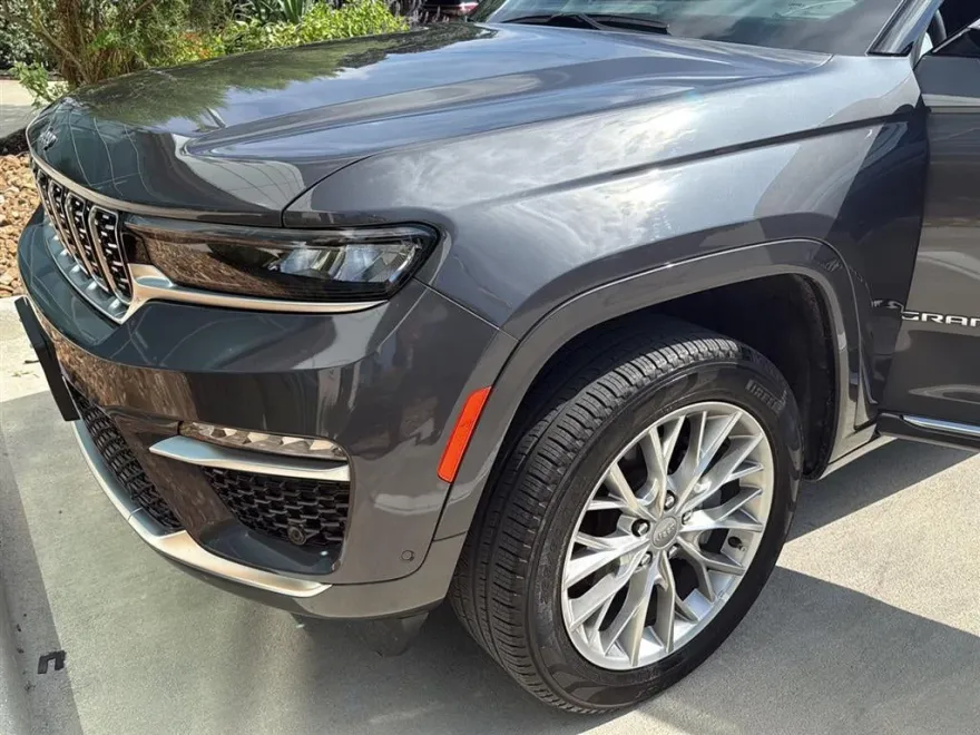 2022 Jeep Grand Cherokee Summit photo 1