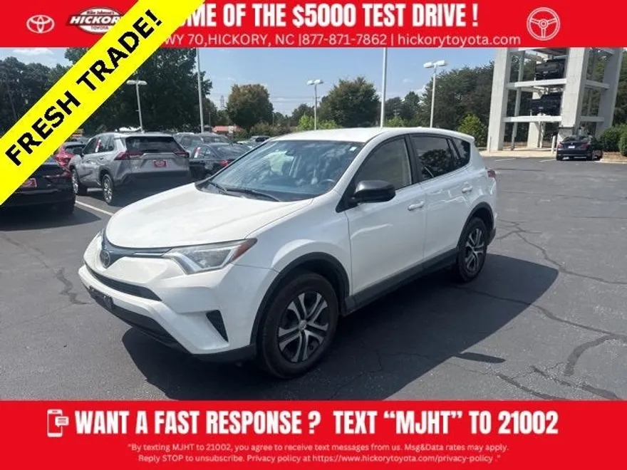 2018 Toyota RAV4 LE photo 1