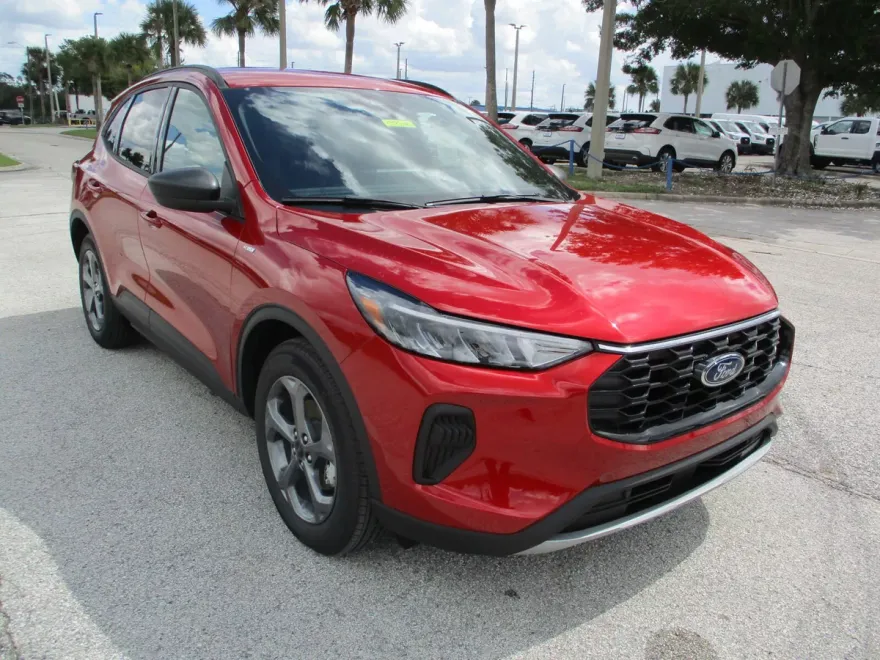 2025 Ford Escape ST-Line photo 1