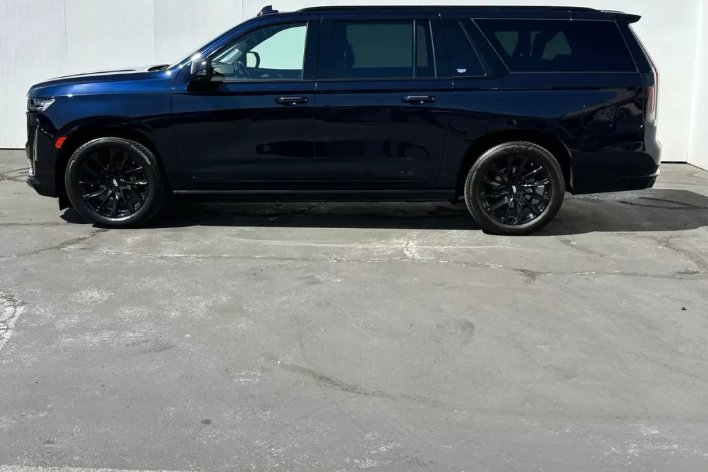 2023 Cadillac Escalade ESV Sport Platinum photo 1