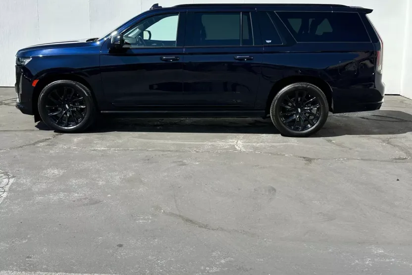 2023 Cadillac Escalade ESV Sport Platinum photo 1