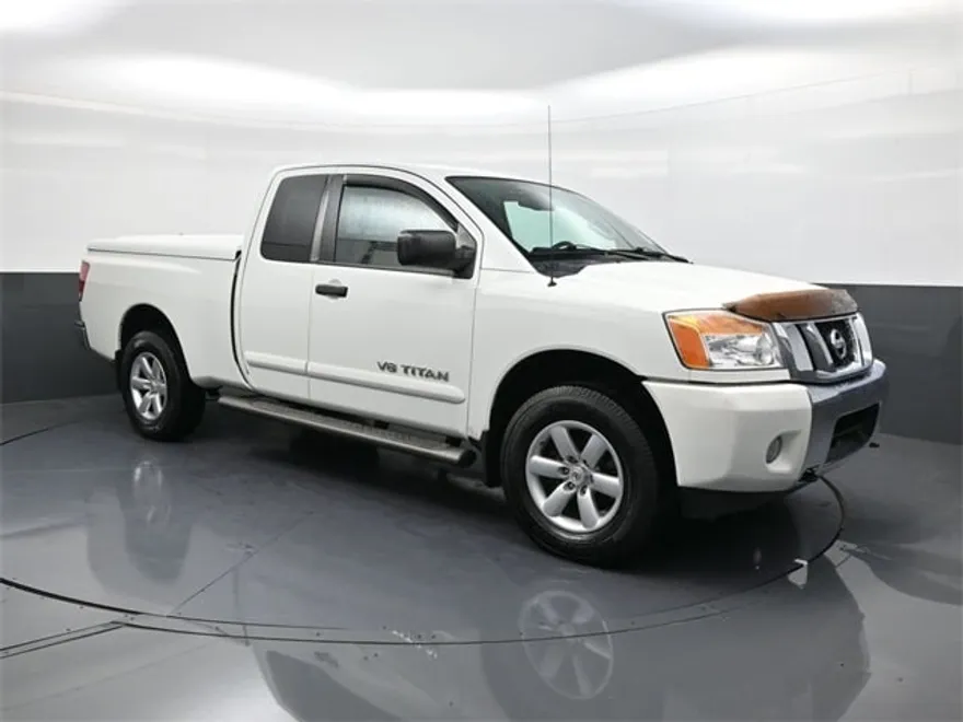 2014 Nissan Titan SV photo 1