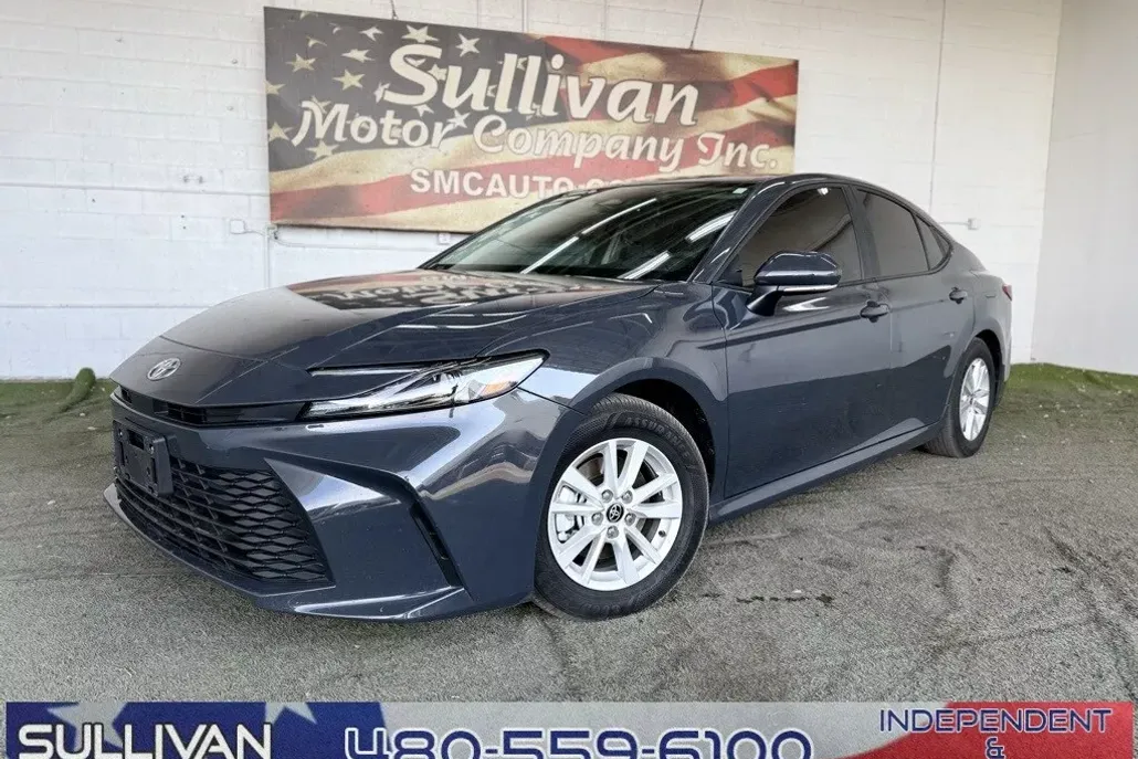 2025 Toyota Camry photo 1