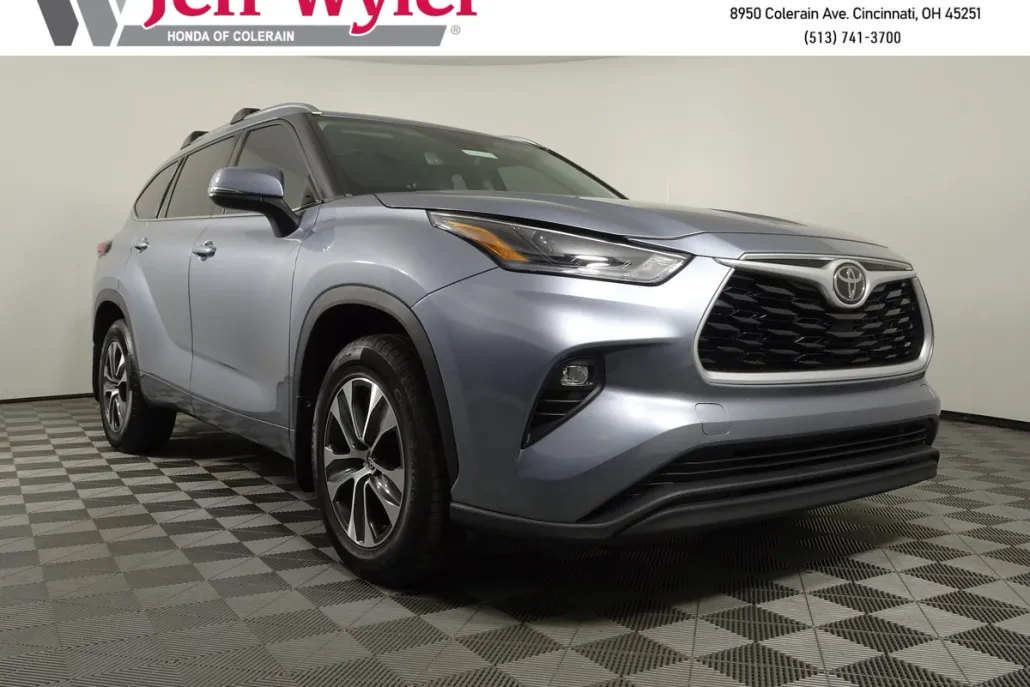2021 Toyota Highlander XLE photo 1