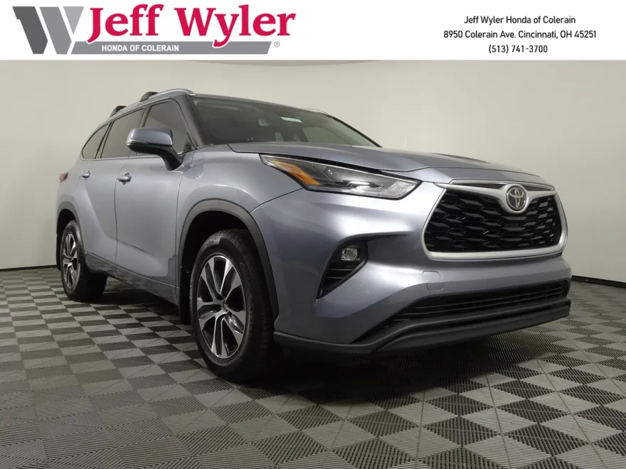 2021 Toyota Highlander XLE photo 1