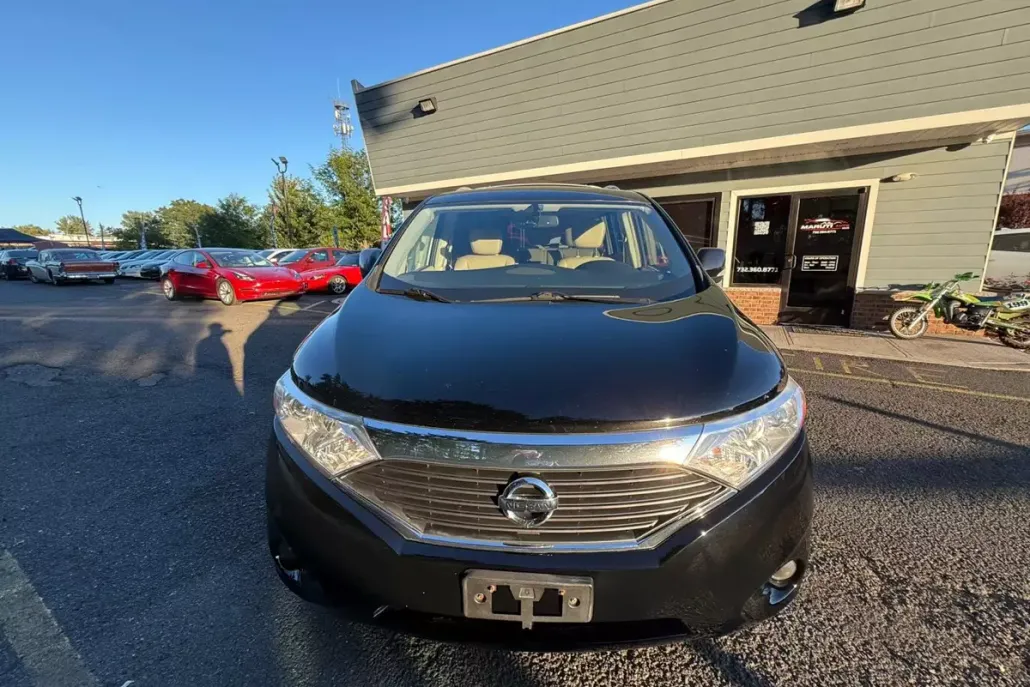 2015 Nissan Quest SL photo 1