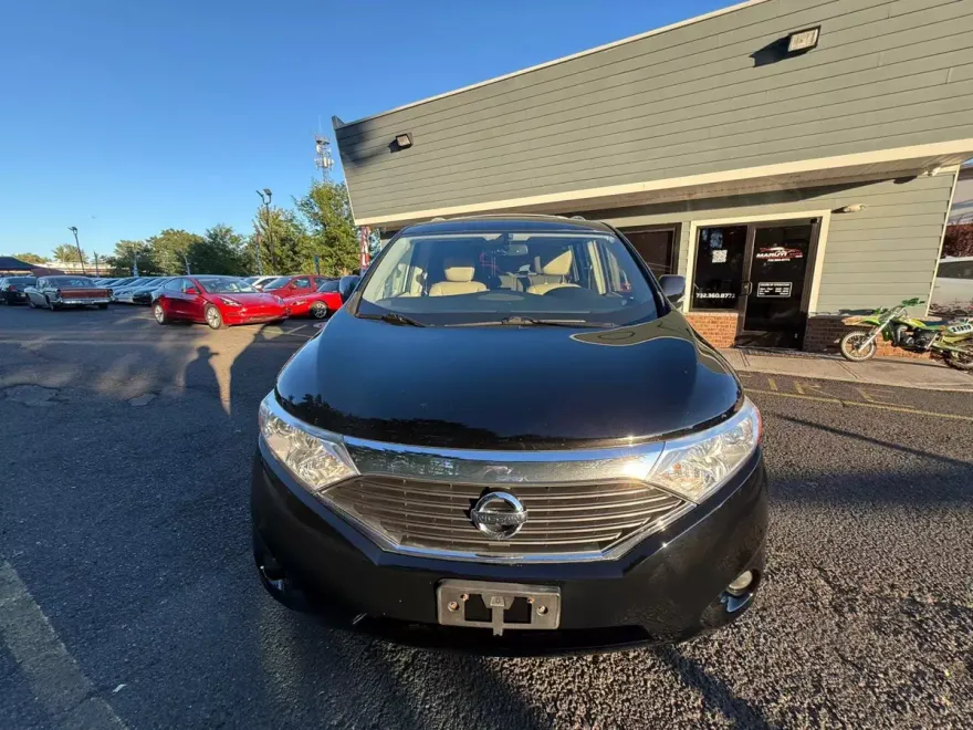 2015 Nissan Quest SL photo 1
