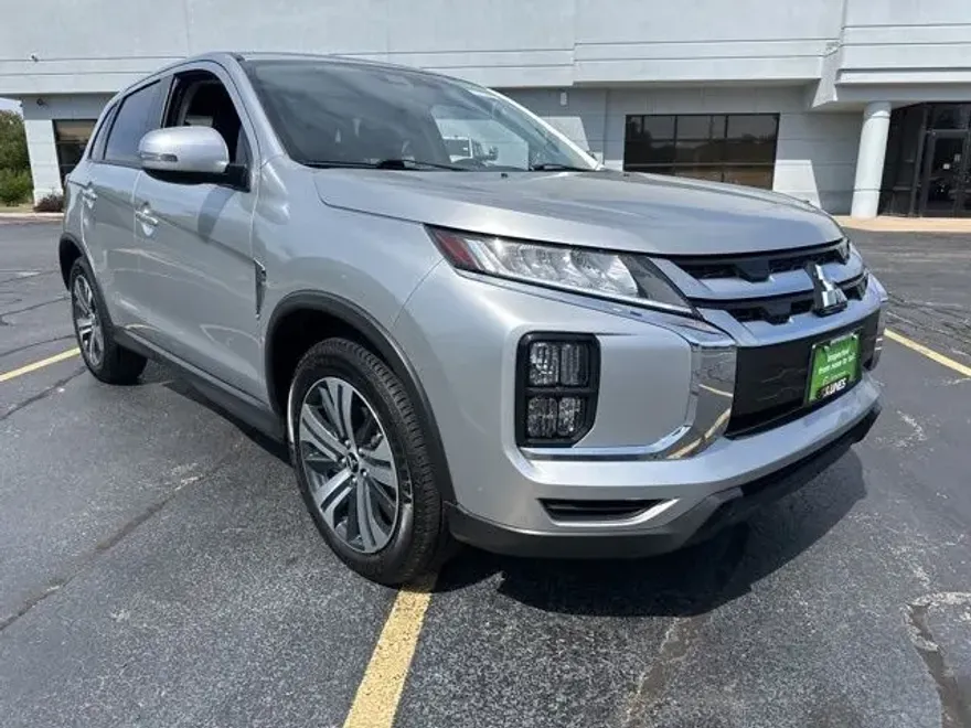 2024 Mitsubishi Outlander Sport SE photo 1