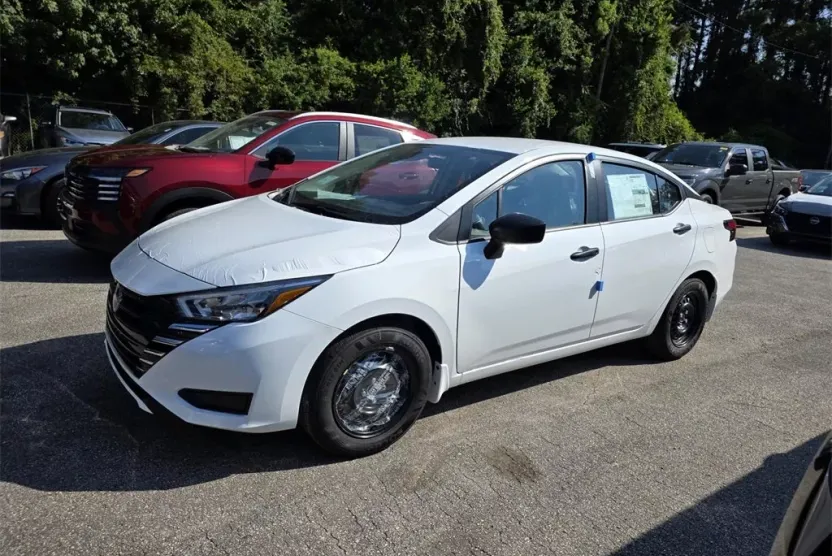 2025 Nissan Versa 1.6 S photo 1