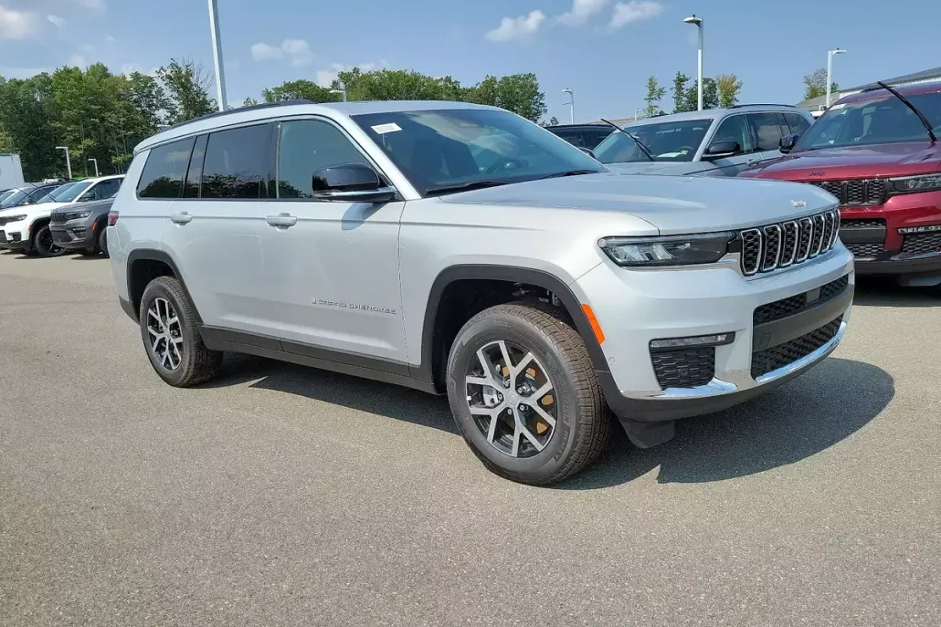 2024 Jeep Grand Cherokee Limited photo 1