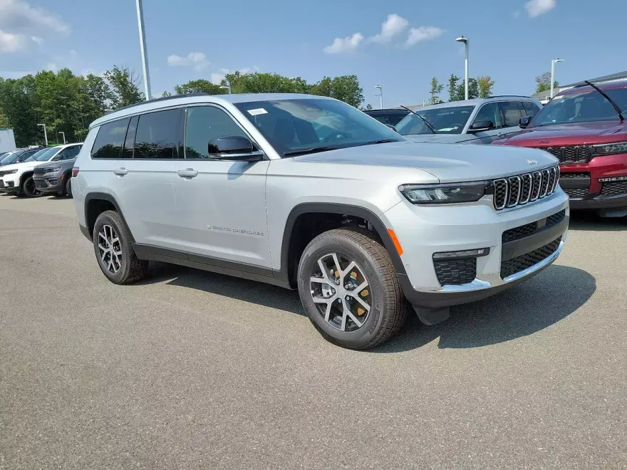 2024 Jeep Grand Cherokee Limited photo 1