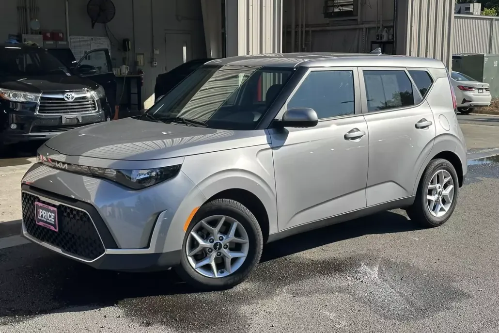 2024 Kia Soul LX photo 1