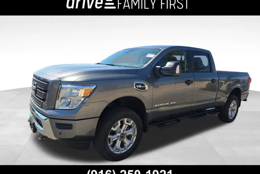 2024 Nissan Titan Crew Cab SV photo 1