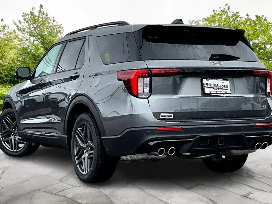 2025 Ford Explorer ST photo 1