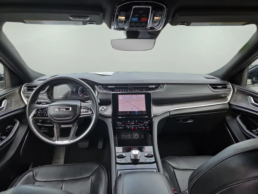 2022 Jeep Grand Cherokee Overland photo 1