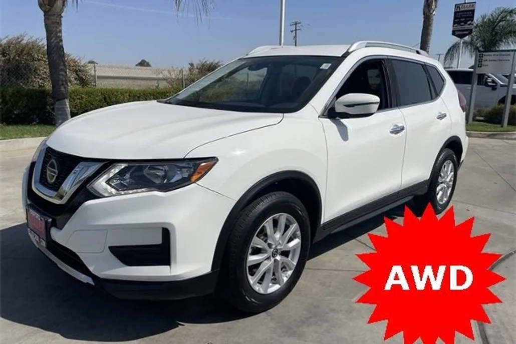 2020 Nissan Rogue SV photo 1