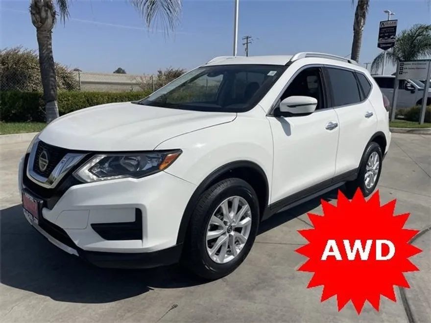 2020 Nissan Rogue SV photo 1