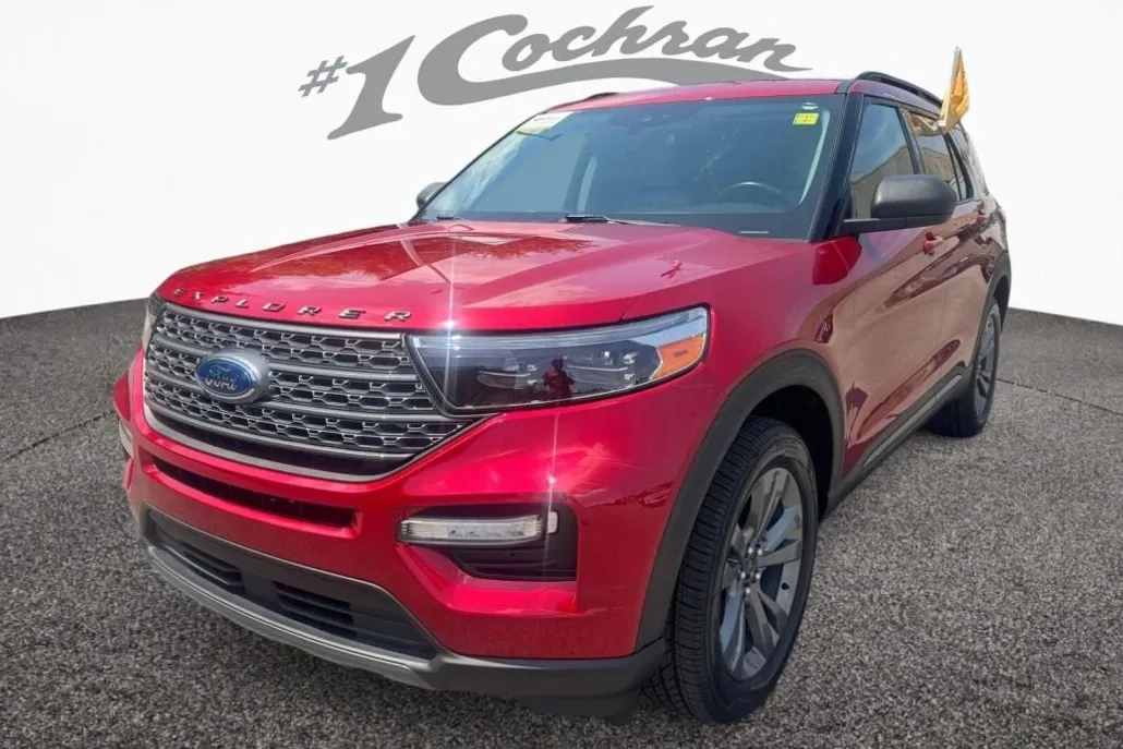 2021 Ford Explorer XLT Sport photo 1