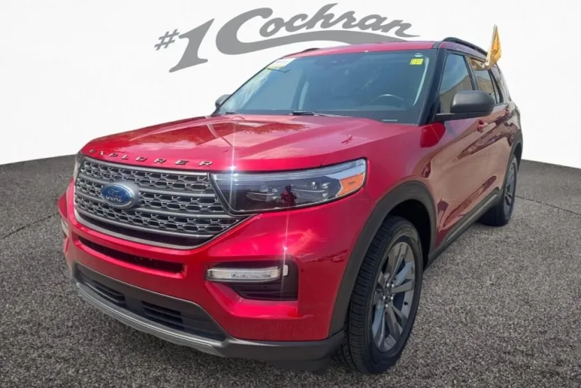 2021 Ford Explorer XLT Sport photo 1