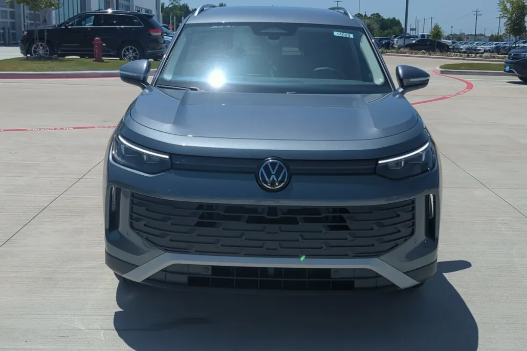 2025 Volkswagen Tiguan S photo 1