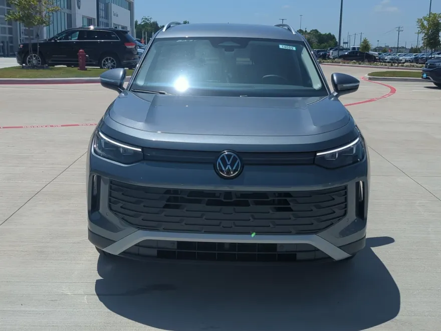 2025 Volkswagen Tiguan S photo 1