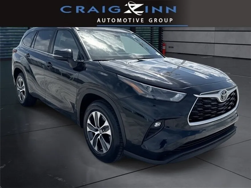 2023 Toyota Highlander L photo 1