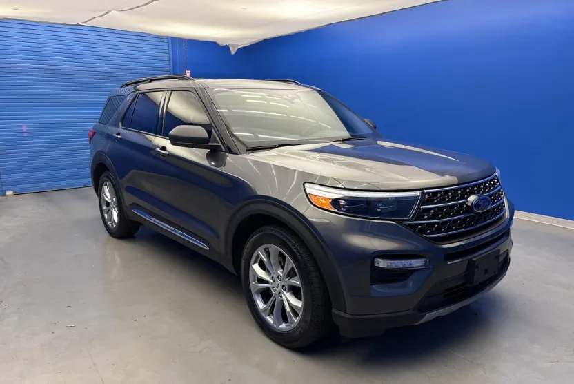 2020 Ford Explorer XLT photo 1