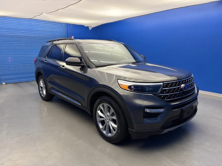 2020 Ford Explorer XLT photo 1