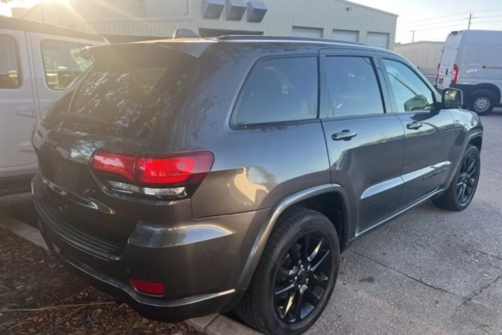 2020 Jeep Grand Cherokee Altitude photo 1
