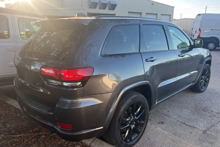 2020 Jeep Grand Cherokee Altitude photo 1