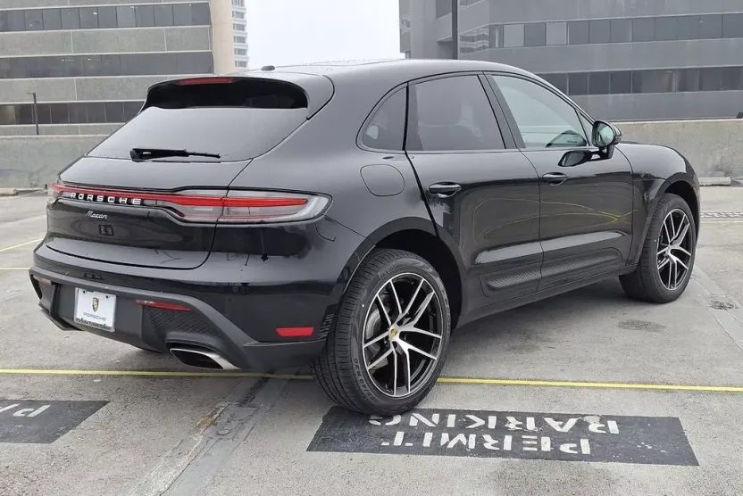 2025 Porsche Macan Base photo 1