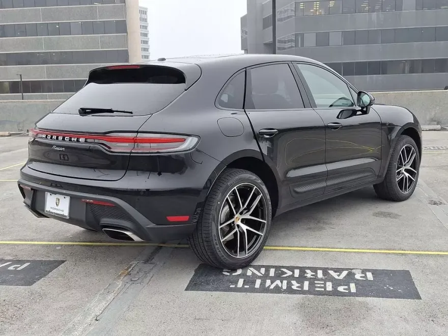 2025 Porsche Macan Base photo 1