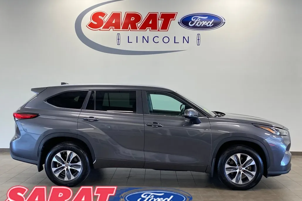 2023 Toyota Highlander XLE photo 1