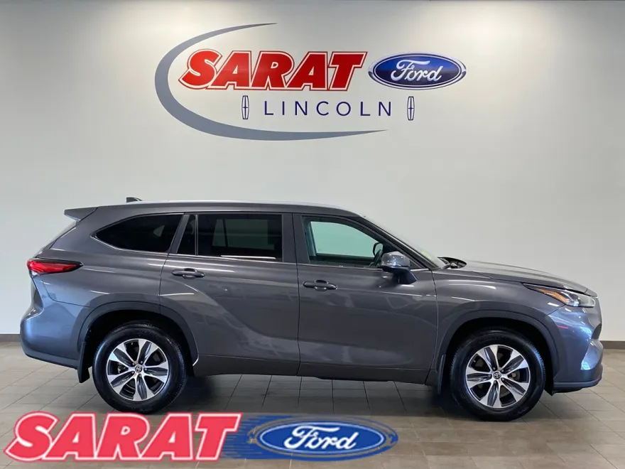 2023 Toyota Highlander XLE photo 1