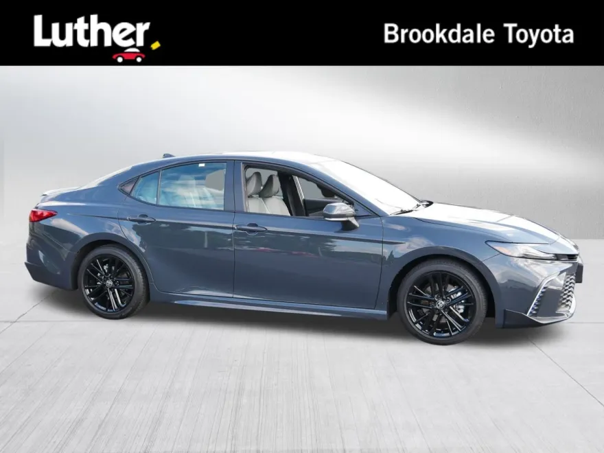 2025 Toyota Camry SE photo 1