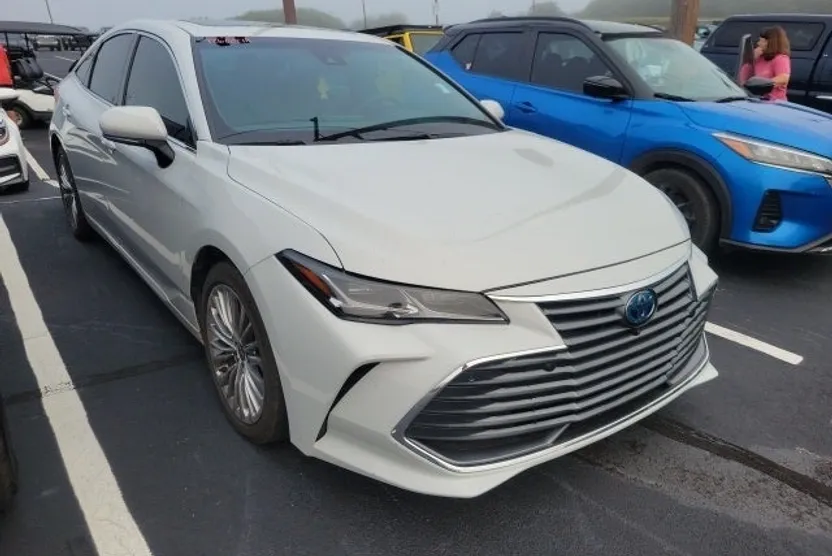 2022 Toyota Avalon Hybrid Limited photo 1