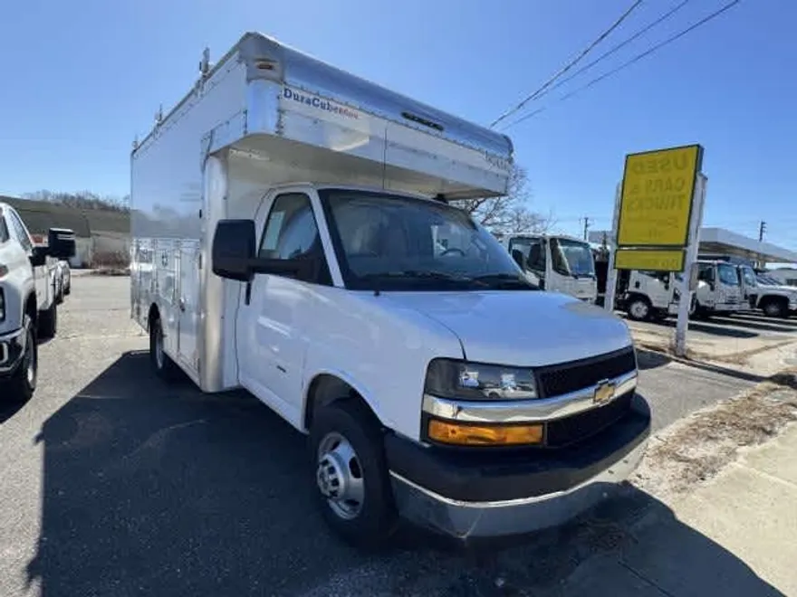 2024 Chevrolet Express Cutaway 2500 photo 1