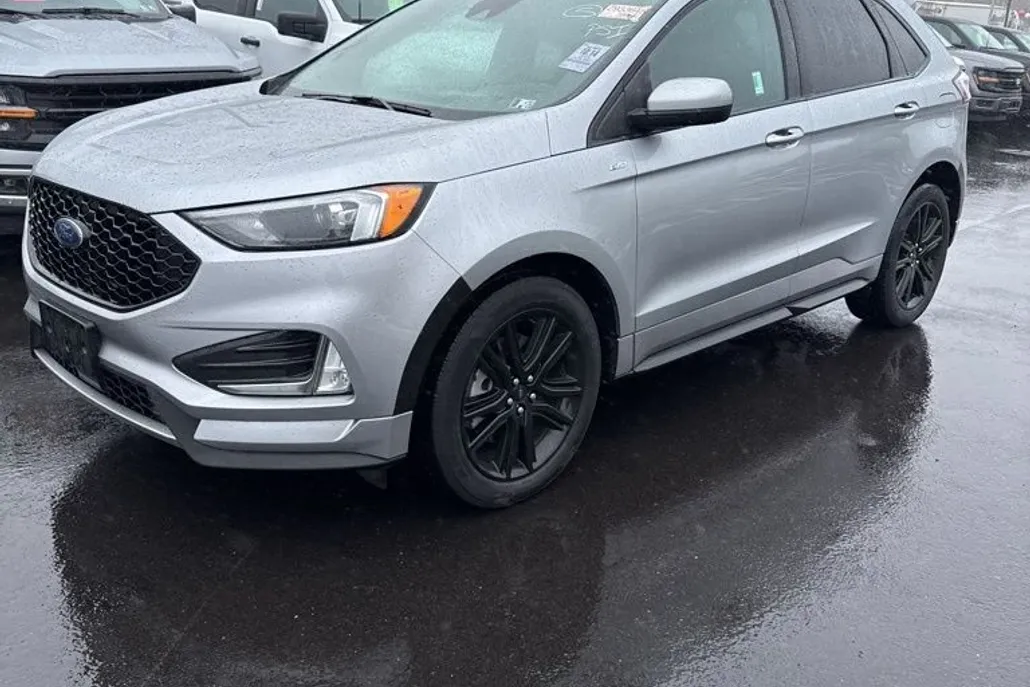 2024 Ford Edge ST photo 1
