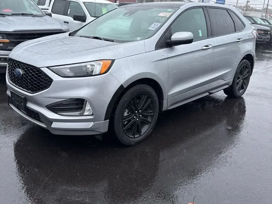2024 Ford Edge ST photo 1