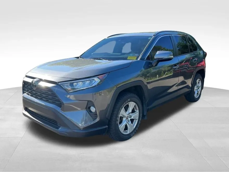 2020 Toyota RAV4 XLE photo 1