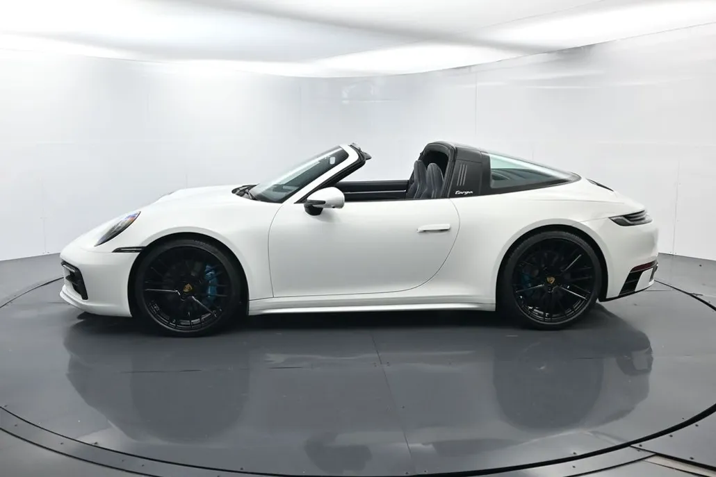 2022 Porsche 911 Targa 4S photo 1