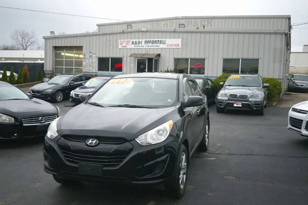 2011 Hyundai Tucson GL photo 1