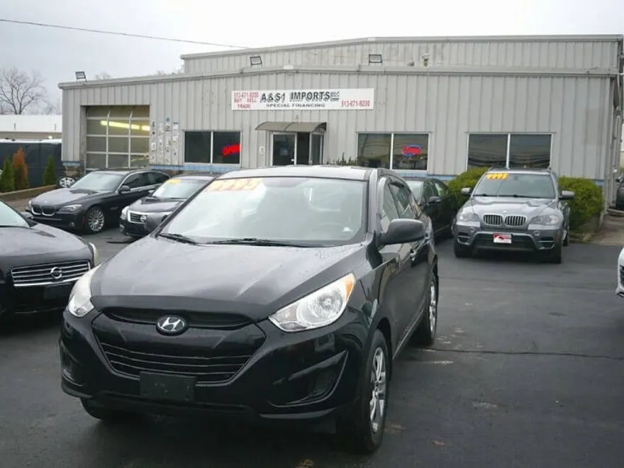 2011 Hyundai Tucson GL photo 1